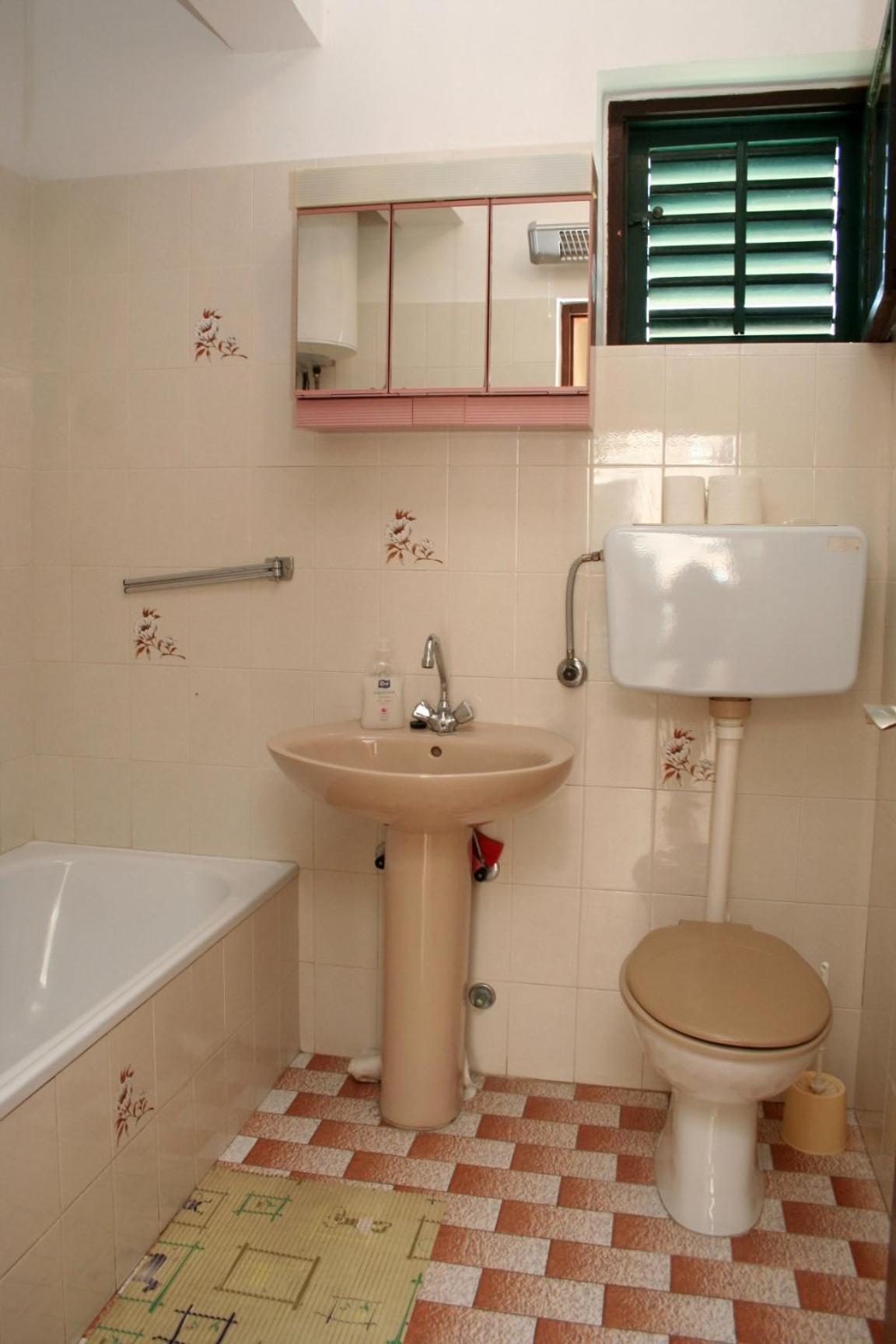 136b Apartman Sucuraj